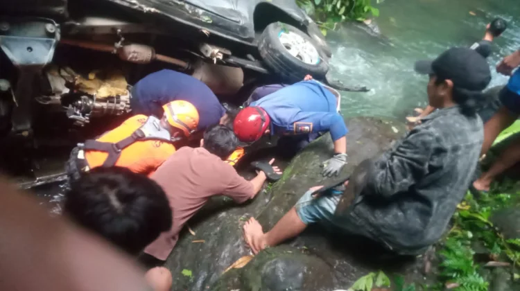 Mobil Terjun ke Jurang 60 Meter, Dua Korban Ditemukan Meninggal