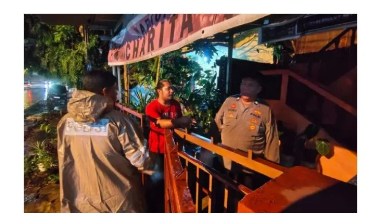Pohon Tumbang di Dua Lokasi Berhasil Ditangani