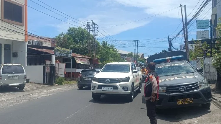 Polsek Singkil Tertibkan Lalu Lintas dan Cegah Kemacetan