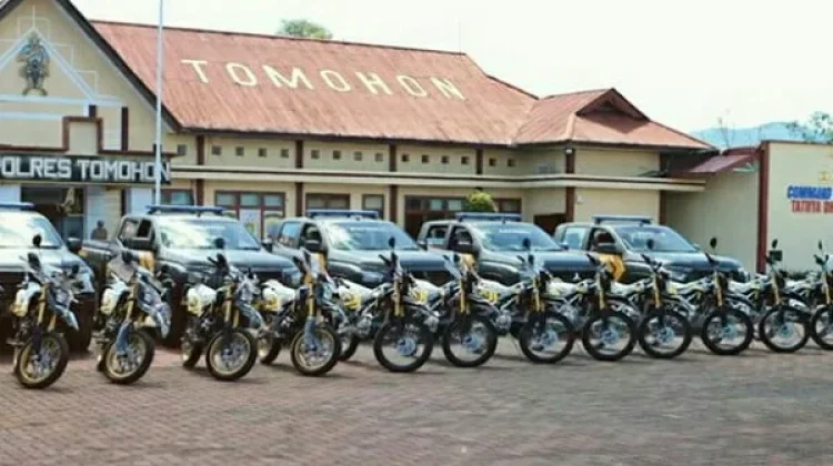 Polres Tomohon Terima Puluhan Kendaraan Dinas Bantuan Kapolri