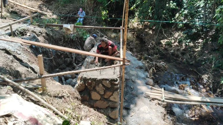 Pembangunan Jembatan di Desa Wioi Dua Capai 49,35 Persen