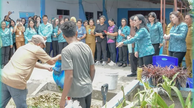 PKK Bitung Latih Kader Olah Sampah Jadi Kompos