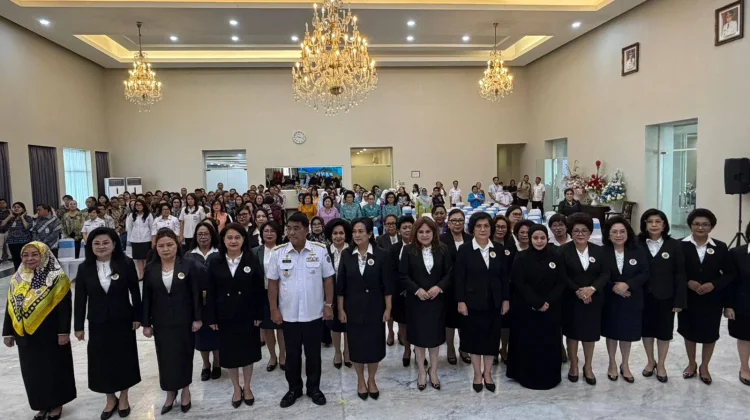 Gubernur Yulius Lantik Pengurus BKOW dan LPPD Sulut 2026-2031