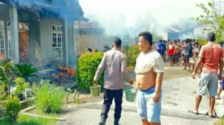 Angin Kencang dan Minim Armada, Dua Rumah di Beo Ludes Dilalap Api