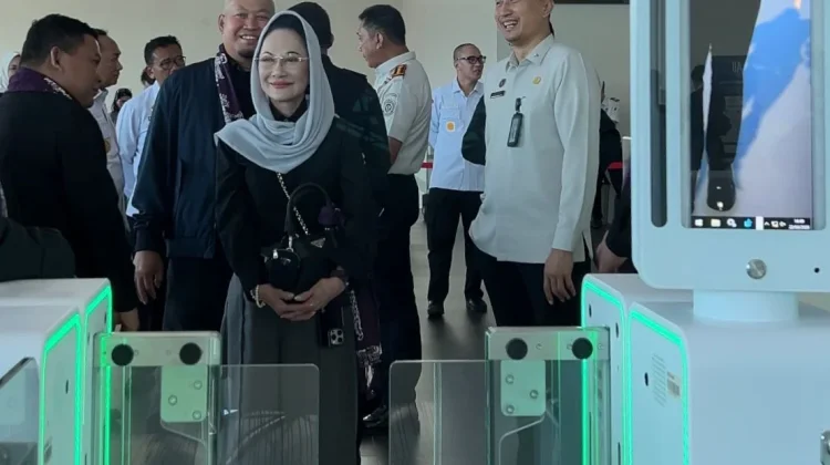 Wakil Ketua Komisi XIII DPR RI Puji Kemudahan Autogate Imigrasi Manado