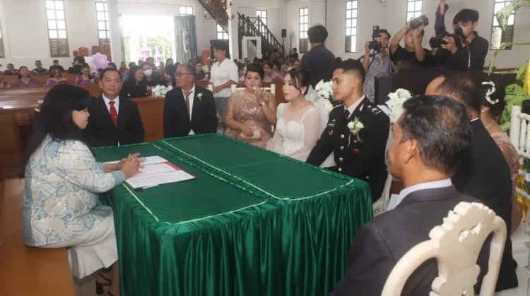 Caroll Senduk Jadi Saksi Pernikahan Briptu I Kadek Karyadi dan Thiersa Rahmaniar