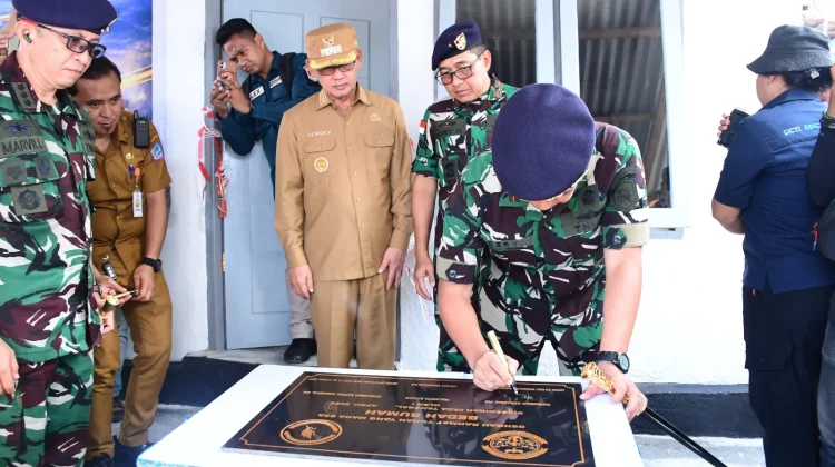 Perkuat Kesejahteraan Pesisir, Dankodaeral VIII Resmikan Bedah Rumah Nelayan
