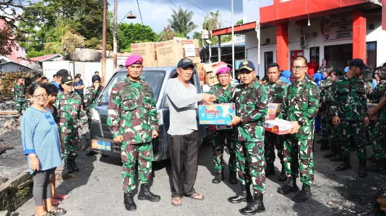Dankodaeral VIII Serahkan Bantuan Kepada Korban Kebakaran Kairagi Weru