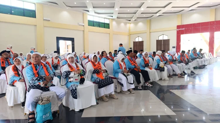 Kementerian Haji dan Umrah Kota Manado Lepas 146 Jemaah Haji