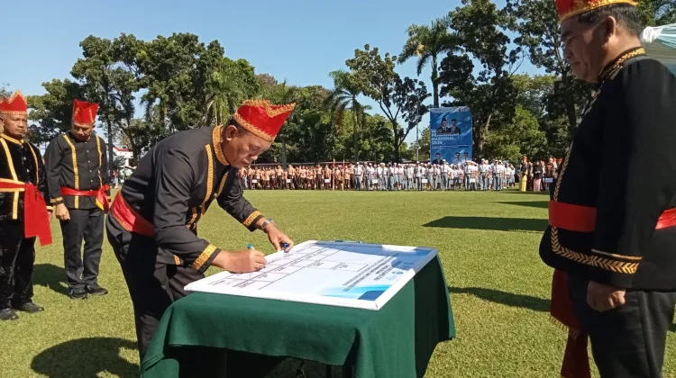 Gubernur Sulut Yulius Selvanus Pimpin Upacara Hardiknas 2026