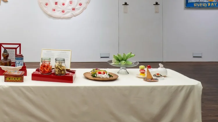 Seni Disajikan Seperti Menu Makanan