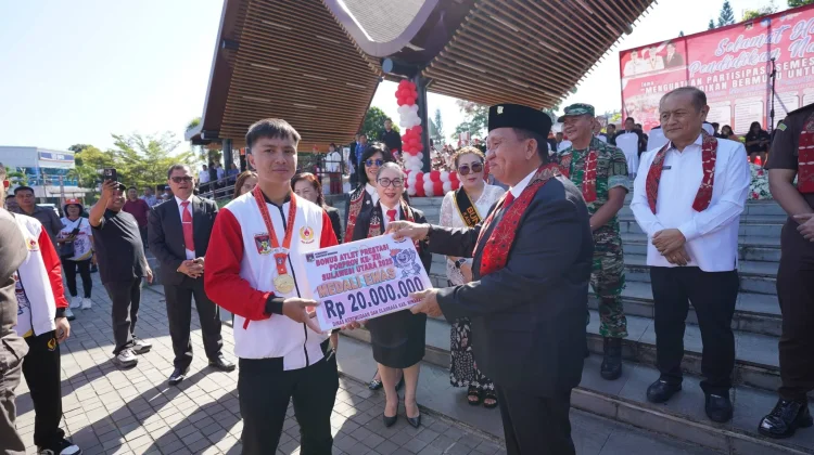 Hardiknas 2026 di Tondano, Pemkab Minahasa Serahkan Bonus Porprov
