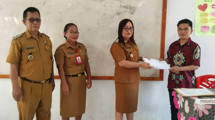 Camat Tombariri Buka UAS di SMP Negeri 5 SATAP Tombariri
