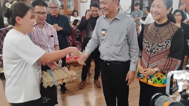 Senduk Tutup Kegiatan IMP Academy di Tomohon, Belasan Anak Terima Bantuan