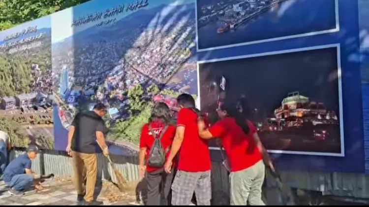 Gerakan Indonesia ASRI Kecamatan Sario Bersihkan Boulevard