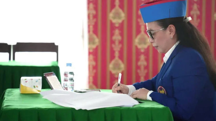 Wakil Bupati Minahasa Vanda Sarundajang Ikuti Ujian Tesis S2 di UNIMA
