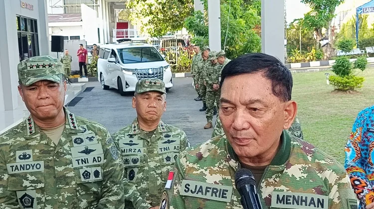 Menhan Tinjau Batalyon Infanteri Teritorial Pembangunan  916 di Bitung