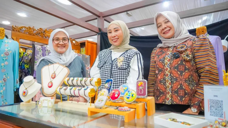 Persit KCK  Merdeka Tampilkan Dewi Bordir dan Sulam Benang dalam Persit Bisa 2