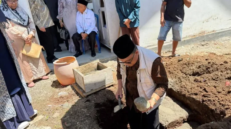 Ulyas Taha Lakukan Peletakan Batu Pertama Pembangunan RKB Tahap II MIS Assa’adah