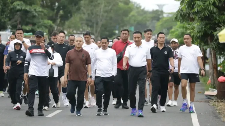 Walikota Wenny Gaib Bersama Kajati Sulut Ikut Jalan Sehat Jaga Kebugaran