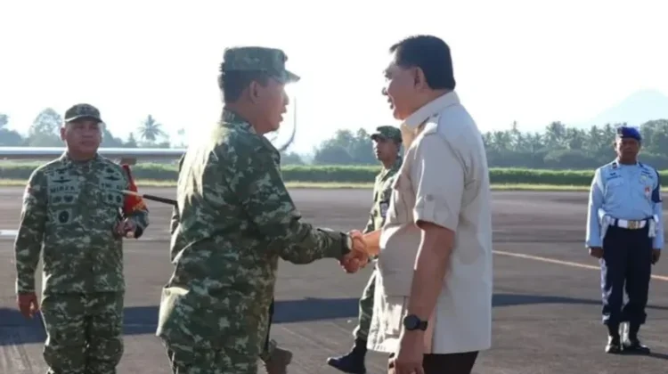 Danlanud Sam Ratulangi Antar Keberangkatan Menhan RI