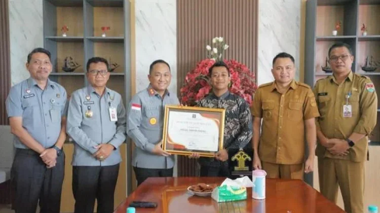 Hendrik Pagiling Apresiasi Paralegal Teraktif Posbankum Minahasa Tenggara