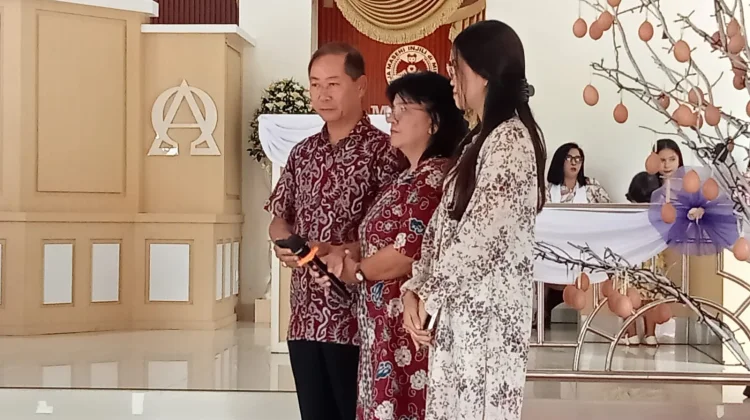 Dua Calon Hukum Tua Pineleng Dua Indah Ikuti Ibadah di GMIM Matius