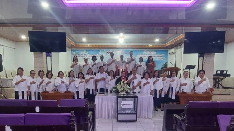 Pdt Suantika Lumempouw Pimpin Ibadah Kenaikan Tuhan Yesus di Jemaat GMIM Paulus