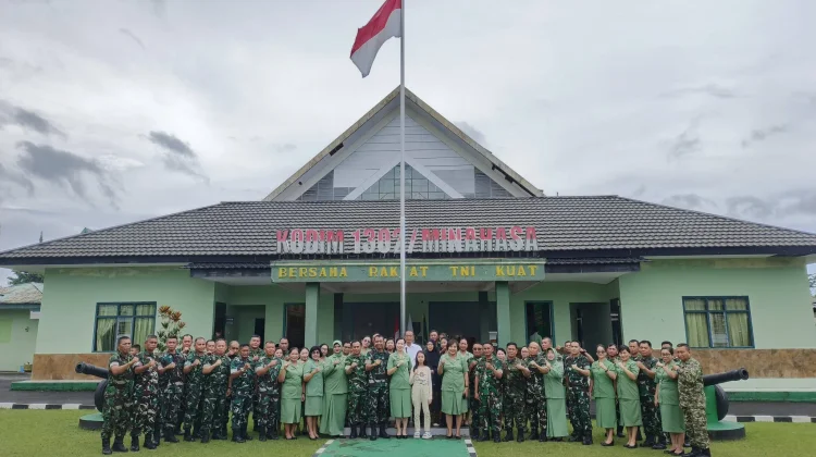Suasana Haru Kodim 1302/Minahasa Lepas Prajurit Purna Tugas
