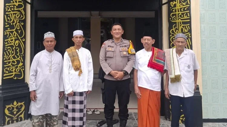 Program “Paja Somat” Polresta Manado Hadir Jaga Keamanan Ibadah Jumat