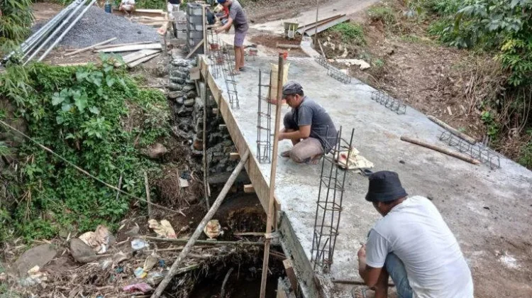 Hampir Rampung, Jembatan Garuda Permudah Mobilitas Warga dan Petani Abuang