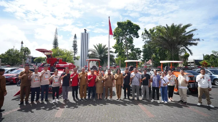 Bupati Minahasa Serahkan Alsintan dan Bantuan Korban Kebakaran