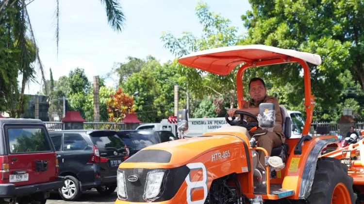 Apresiasi Kinerja Dinas Pertanian, Bupati Minahasa Salurkan Bantuan Alsintan