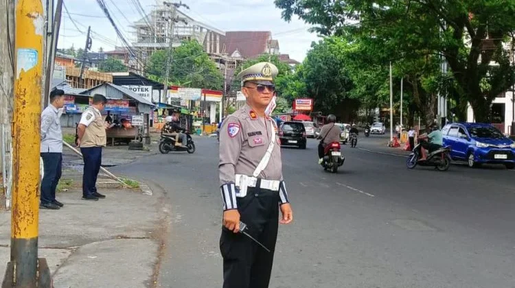 Polsek Malalayang Tertibkan Microlet di Pertigaan Terminal Malalayang