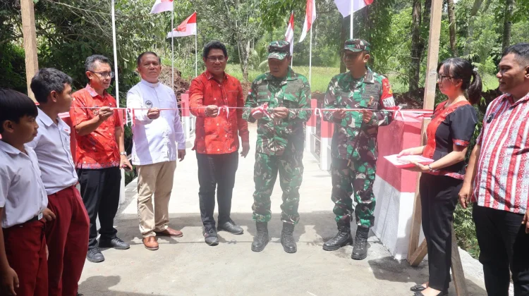 Danrem 131/Santiago Resmikan Jembatan Garuda, Dukung Konektivitas Desa di Mitra
