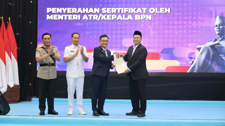 Menteri Nusron Serahkan Sertipikat Hak Pakai untuk Lemhannas RI