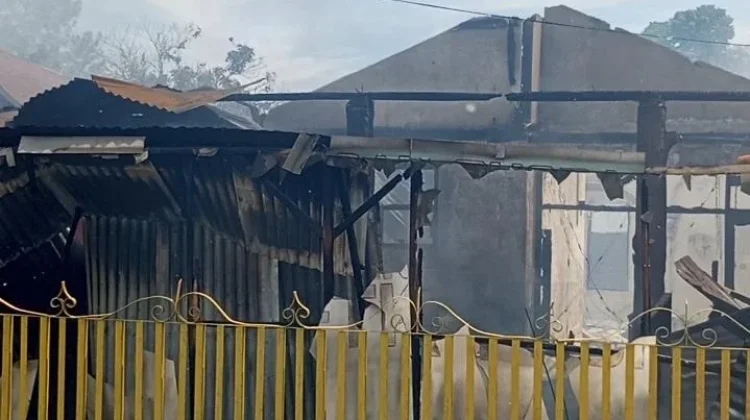 Kebakaran di Dendengan dalam Hanguskan Tiga Rumah Warga dan Gedung PAUD