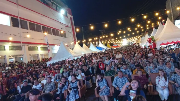 Pemkab Mitra Gelar Pesta Rakyat HUT Ke-19, Warga Padati Tosuraya Barat