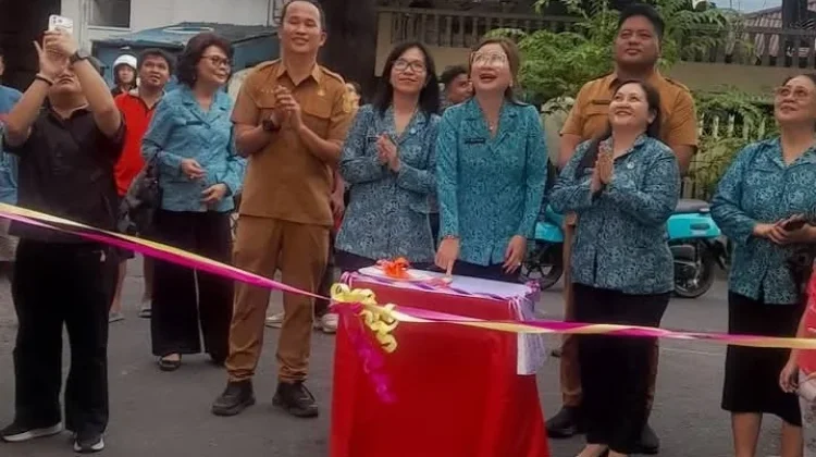 Ketua TP PKK Manado Resmikan Rumah PAAREDI di Titiwungen Selatan