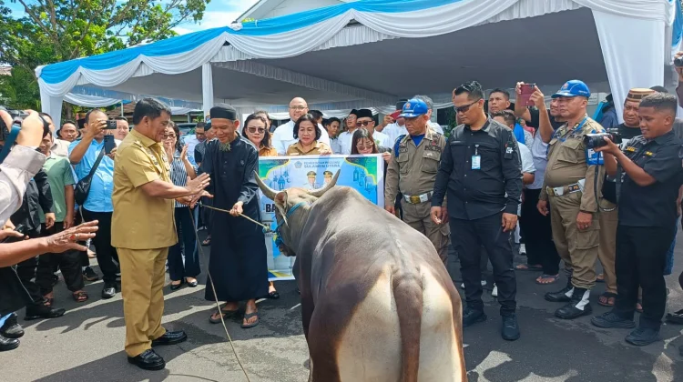 Sambut Idul Adha, Gubernur Sulut Serahkan 46 Hewan Kurban
