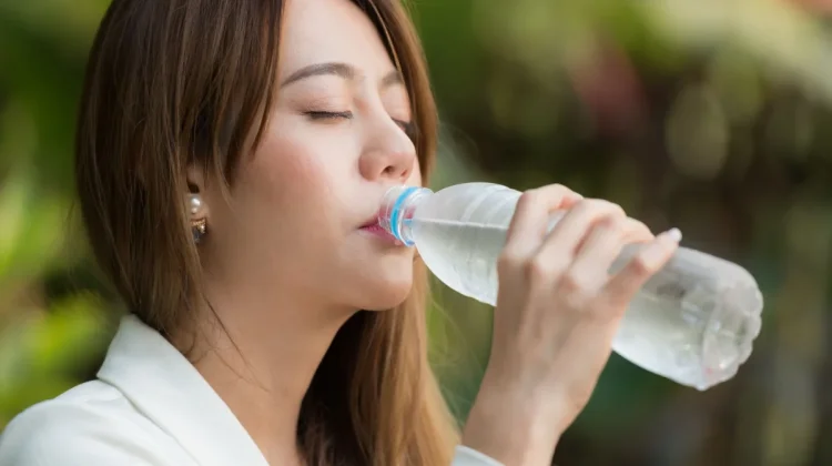 Dampak Terlalu Banyak Minum Air Putih Bagi Kesehatan Tubuh