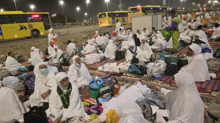 Jemaah Haji Sulut Kloter 5 Tuntaskan Mabit di Muzdalifah, Kini Jalani Ibadah di Mina