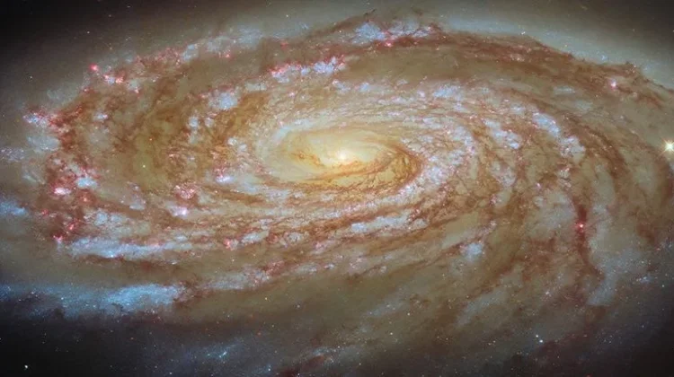 Teleskop Hubble Abadikan Perjalanan Galaksi Spiral M88 Menuju Pusat Gugus Virgo