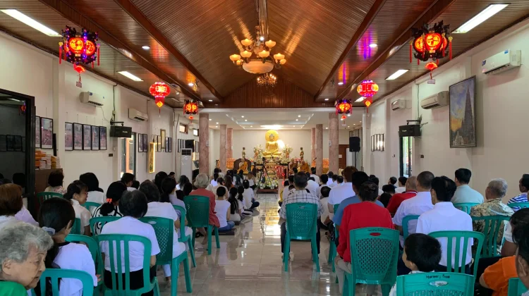 Umat Buddha Manado Khusyuk Rayakan Waisak 2570 BE, Membawa Pesan Perdamaian