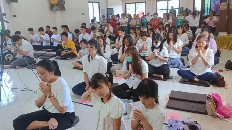 Umat Buddha Rayakan Waisak 2570 BA di Vihara Dhamadipa Manado