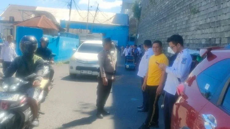 Polsek Kawasan Pelabuhan Manado dan Dishub Tertibkan Parkir Liar Area Pelabuhan