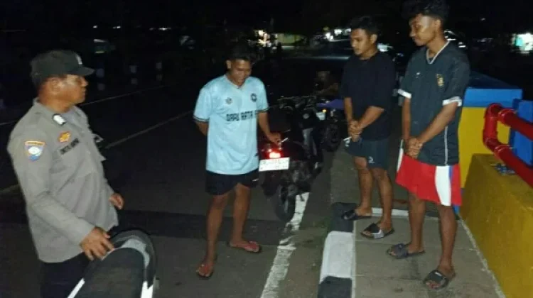 Patroli Malam Polsek Bolaang Uki Pererat Kedekatan dengan Warga