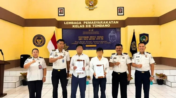 Dua Warga Binaan Lapas Tondano Terima Remisi Khusus Waisak 2570 BE