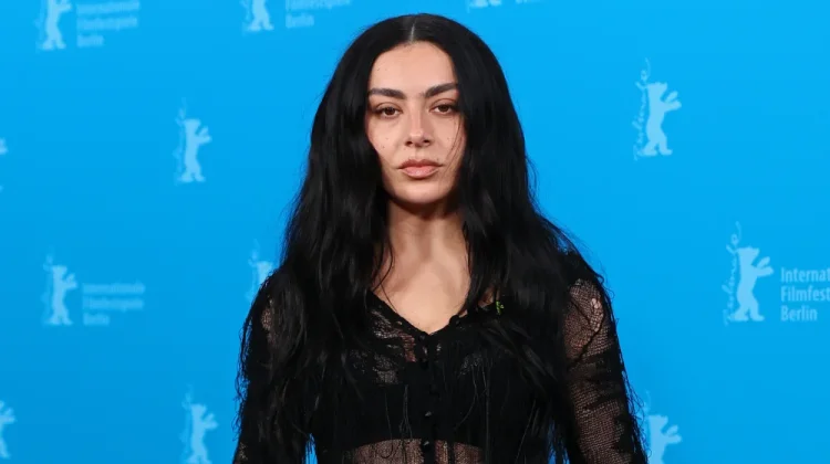 Charli XCX Umumkan Album Baru Music, Fashion, Film Rilis Juli 2026