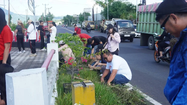 Antisipasi Musim Hujan, Pemkab Minahasa Fokus Bersihkan Drainase dan Saluran Air